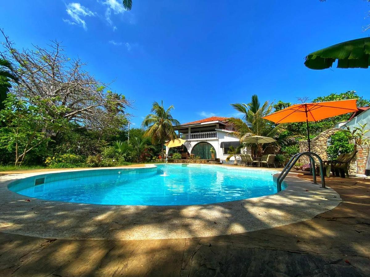 Tradewinds Lodge Diani Beach Buitenkant foto